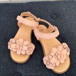 H & M 3D Flower appliquéd Sandal shoes powder pink toddler girl 8.5